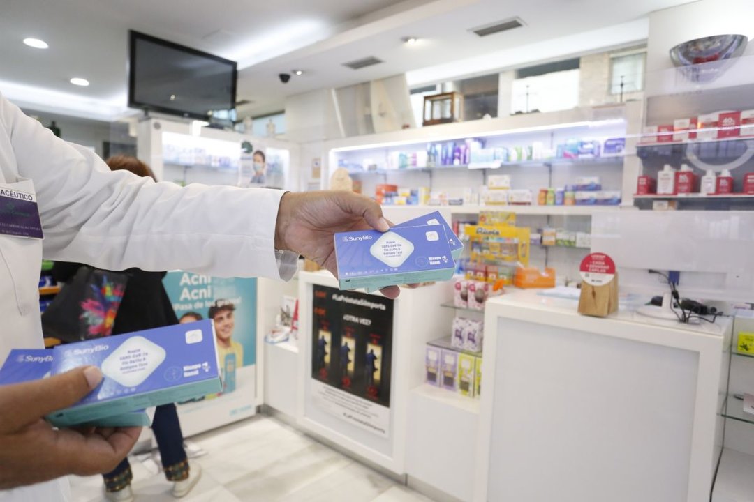 Las farmacias venden desde hace diez días los nuevos test de antígenos.