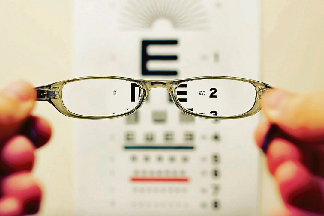 Un 72% de los encuestados declara llevar gafas.