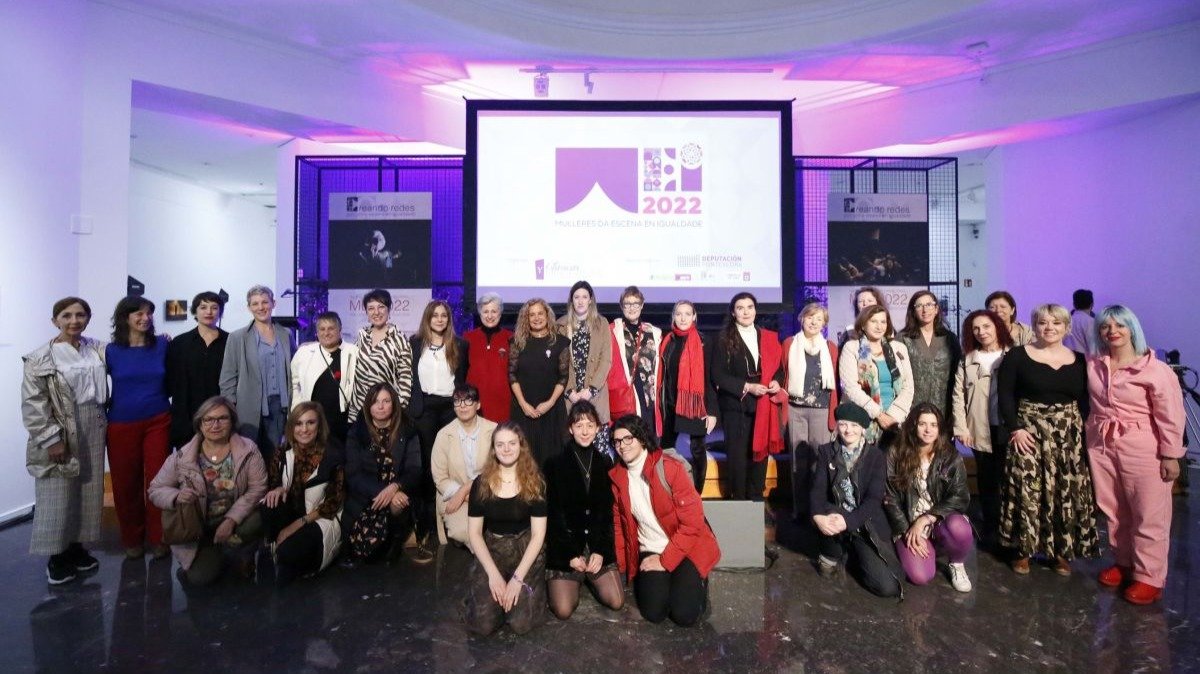 Participantes ayer en el Encuentro Internacional de Mujeres en la Escena en Igualdad, en la Casa das Artes.
