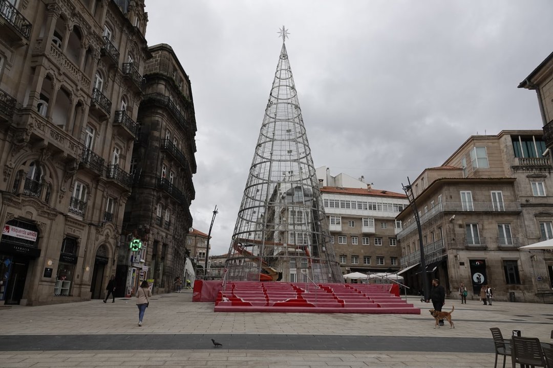 El árbol gigante de la Navidad de Vigo del año pasado. // Vicente Alonso