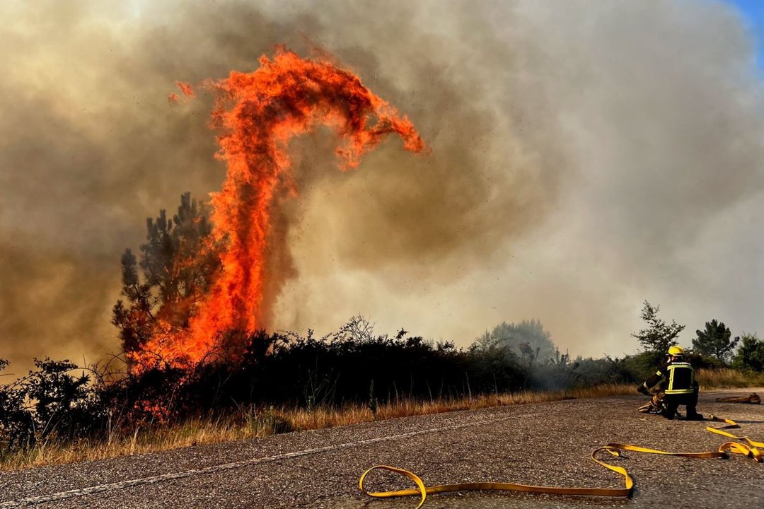 “El dragón de fuego”, tomada en los incendios forestales de A Cañiza el pasado 31 de julio.