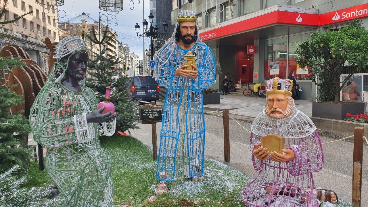 Las figuras de los Reyes Magos, en Policarpo Sanz. // J.V. Landín