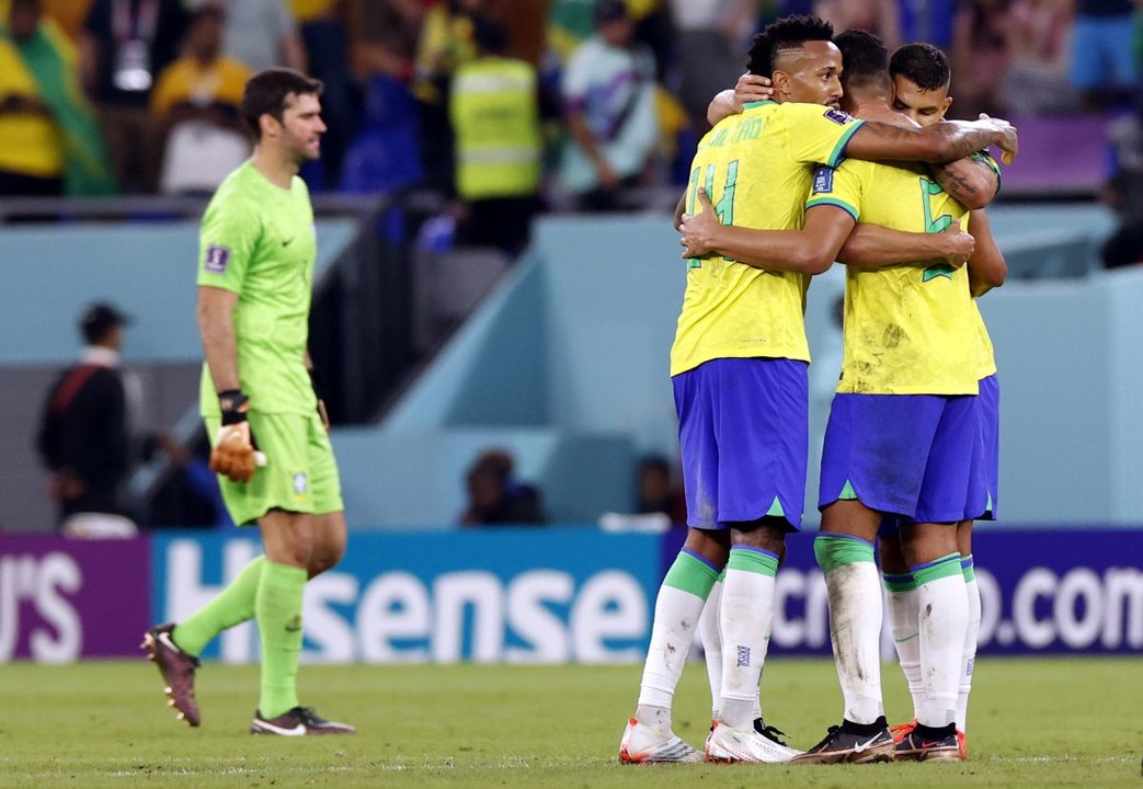 Jugadores de Brasil celebran la victoria ante Suiza el pasado encuentro.