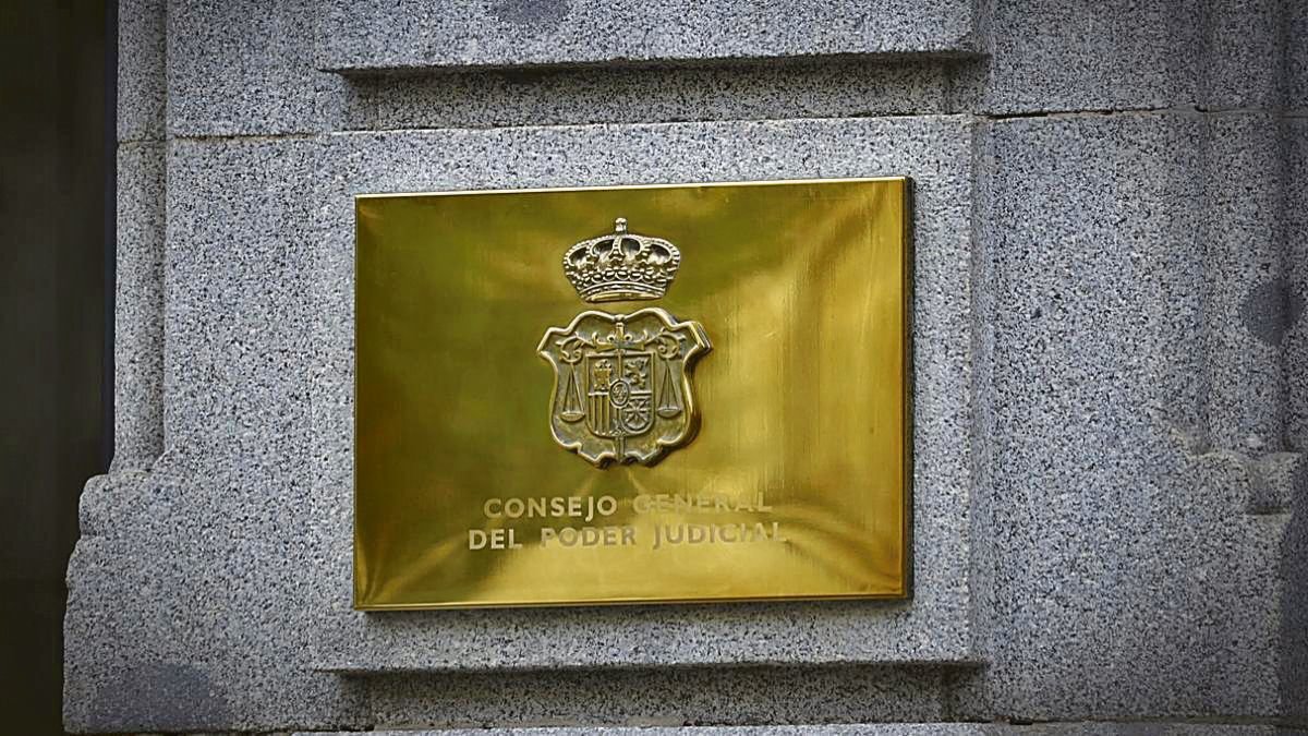 La placa de la fachada de la sede del Consejo General del Poder Judicial (CGPJ), en Madrid.