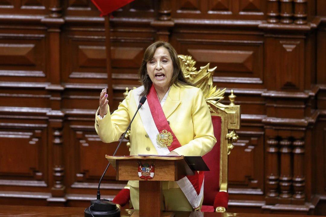La abogada Dina Boluarte jura como primera presidenta de la historia de Perú. // EFE
