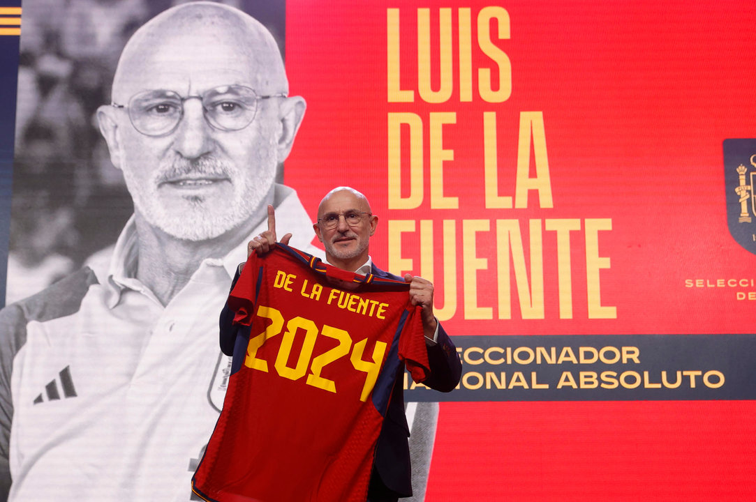 Luis de la Fuente acude a su presentación como nuevo seleccionador nacional en sustitución de Luis Enrique Martínez en la Ciudad delFútbol en las Rozas, Madrid, este lunes. EFE/ Juan Carlos Hidalgo