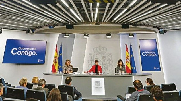 Las ministras Raquel Sánchez, Isabel Rodríguez e Ione Belarra.
