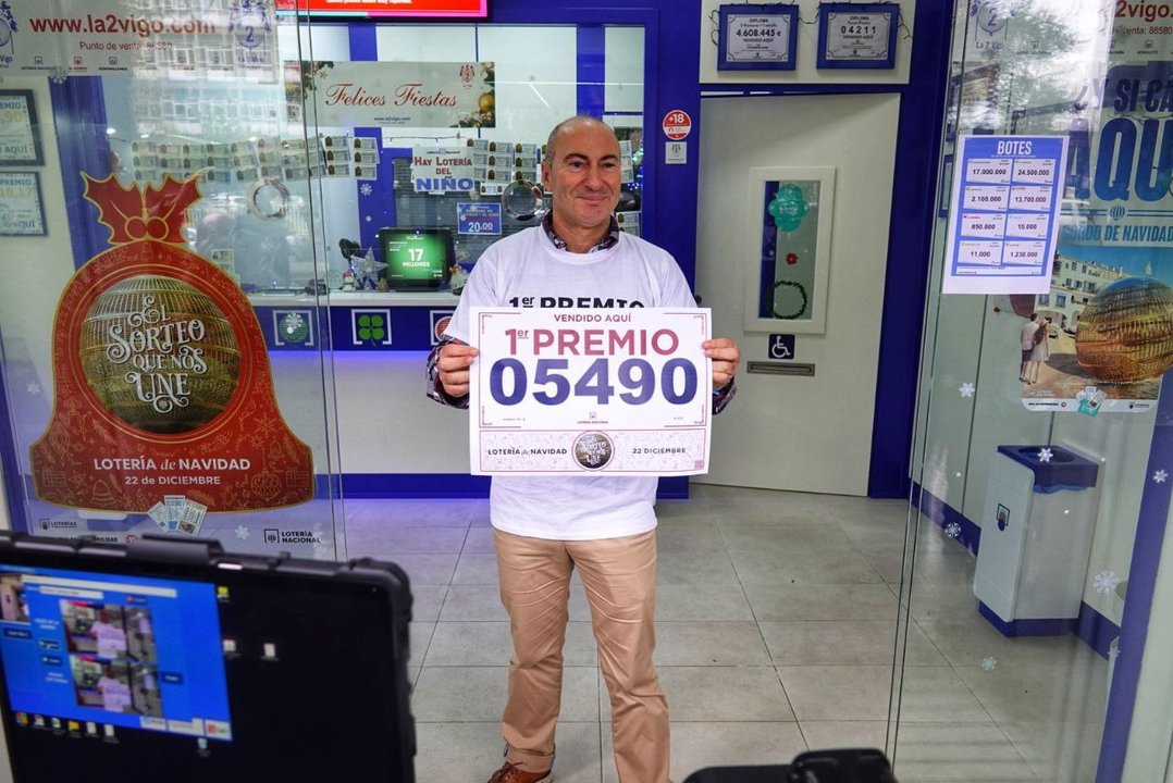 La administración de Loterías de Gran Vía, 178, vendió un décimo del Gordo de la Lotería de Navidad 2022. // Vicente Alonso