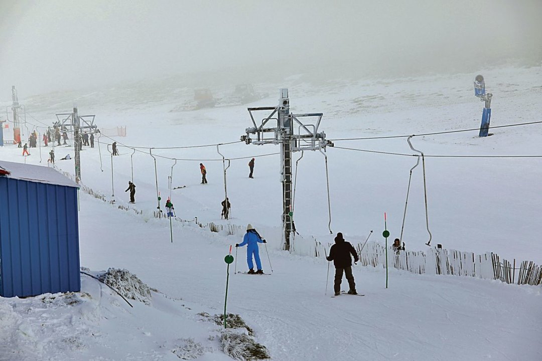 Esquiadores en Manzaneda.