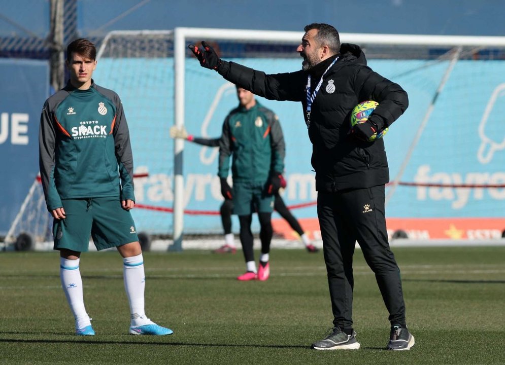 Denis Suárez ya entrenó ayer a las órdenes del técnico vigués Diego Martínez.