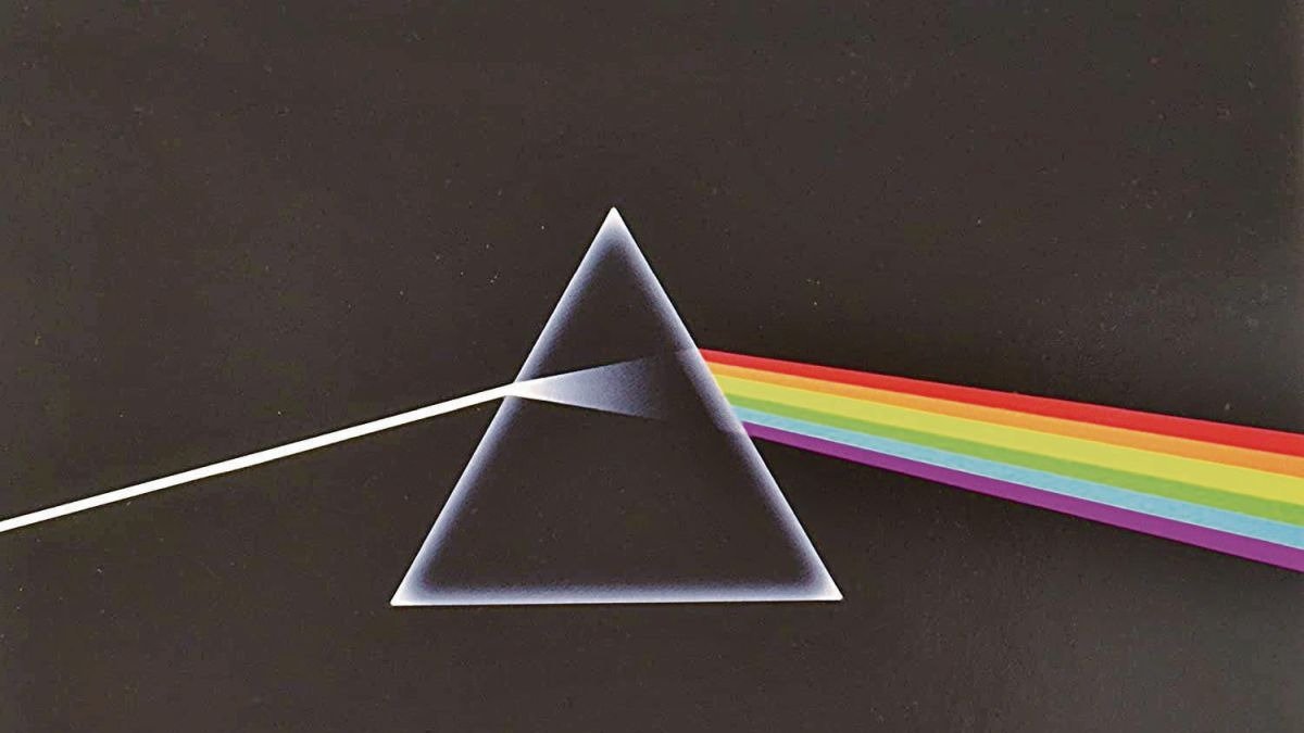 El prisma con la luz blanca descompuesta en los colores del arco iris. Una portada icónica como pocas que lleva la firma del equipo de fotografía Hipgnosis. Colaboraría más veces con Pink Floyd.