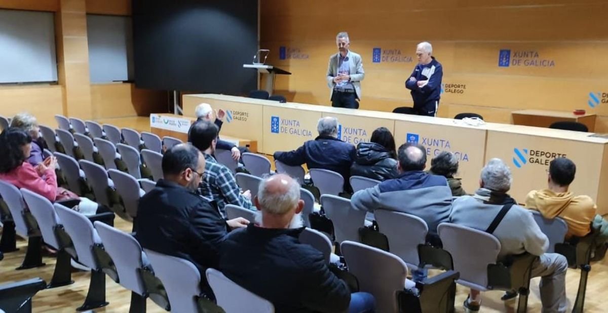 David Posada, nuevo delegado de la Federación Galega de atletismo en Vigo, fue presentado de forma oficial ayer a los clubes de la ciudad en una reunión realizada en la Casa do Deporte.