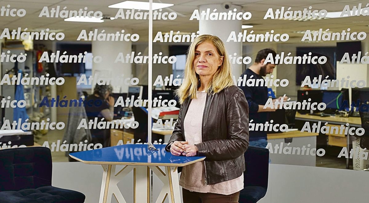 La presidenta del Colegio, Esther Amaro Quireza, en la redacción de Atlántico.