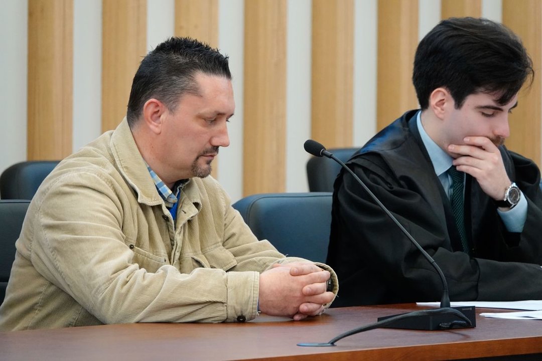 El acusado, ayer, durante el juicio en Vigo.