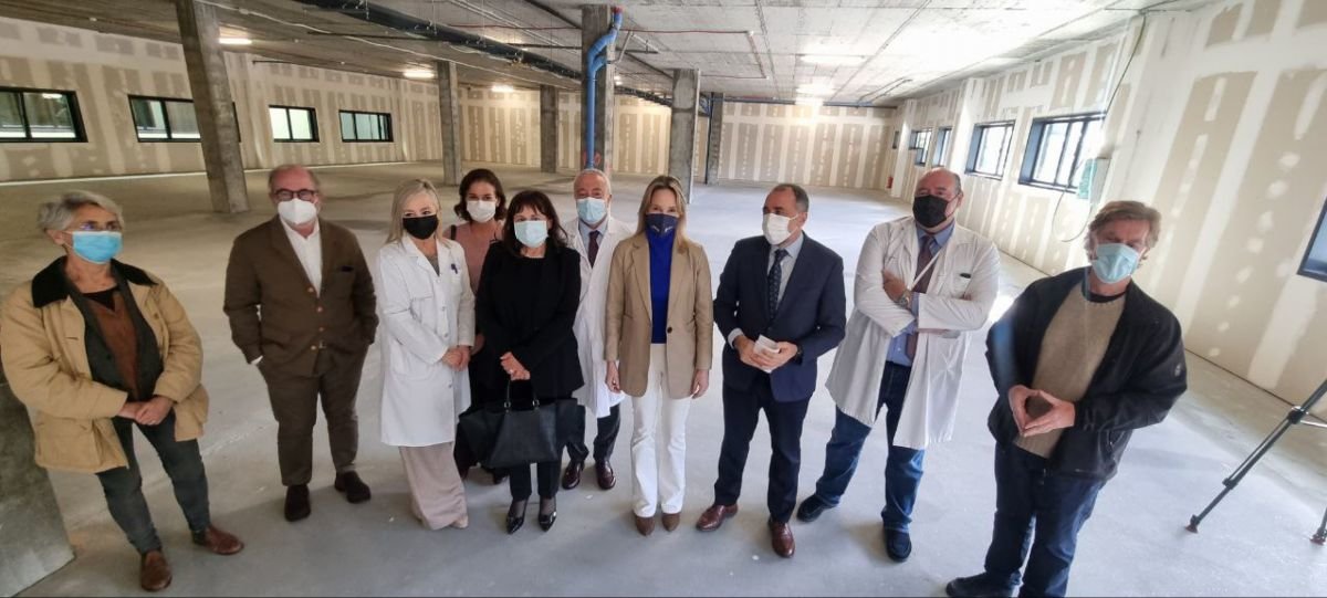 Comesaña visitó las instalaciones con Fernández-Tapias, los arquitectos y representantes de las áreas sanitarias.