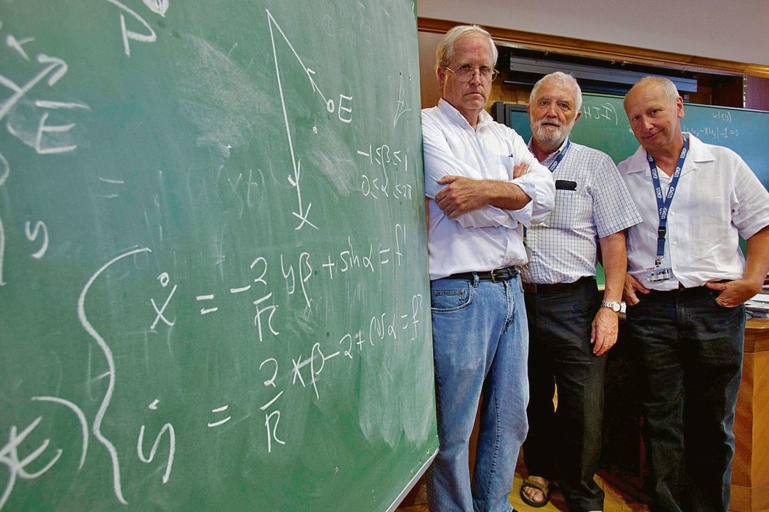 Luis A. Caffarelli (derecha), con los también profesores Lawrence C. Evans y Juan Luis Vázquez.