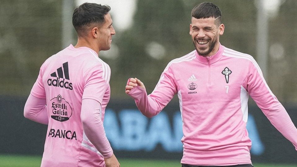 Hugo Mallo y Carles Pérez, en el entrenamiento de ayer.