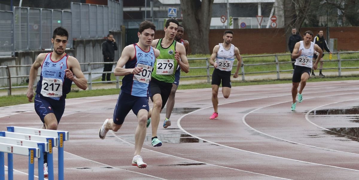 La pista de Balaídos acogió ayer el Trofeo Reconquista, qe reunió a destacados deportistas de Galicia.