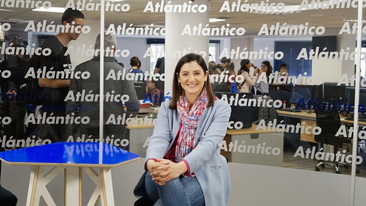 A alcaldesa de Moaña, Leticia Santos visitou o set de Atlántico TV.