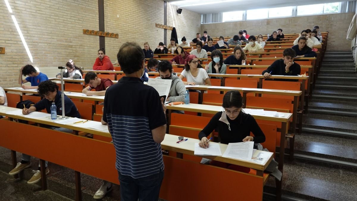 Alumnos realizando la ABAU el pasado curso en el campus de Vigo.