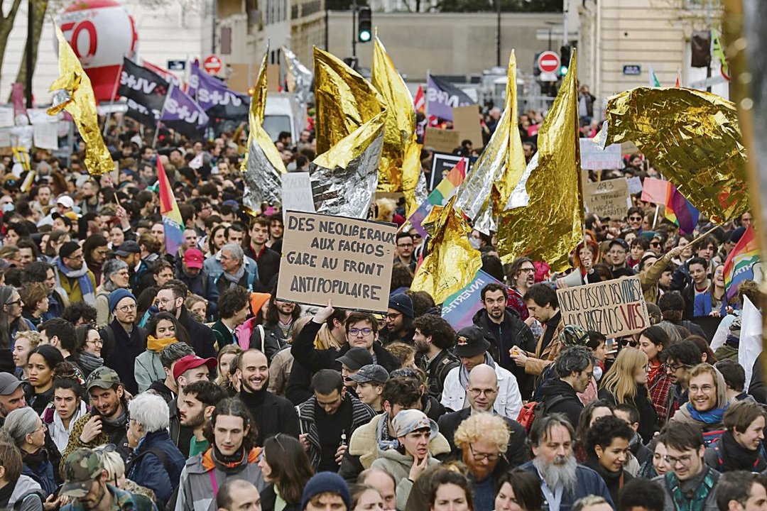 Manifestación en París contra la reforma de pensiones del Gobierno de Macron.