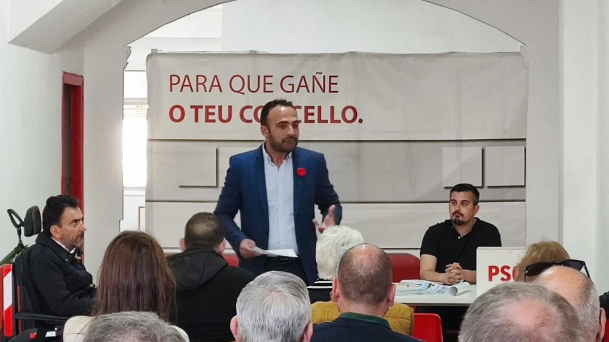 David Alonso presentando su candidatura con Iván Vaqueiro, rescatado para la lista del PSOE.
