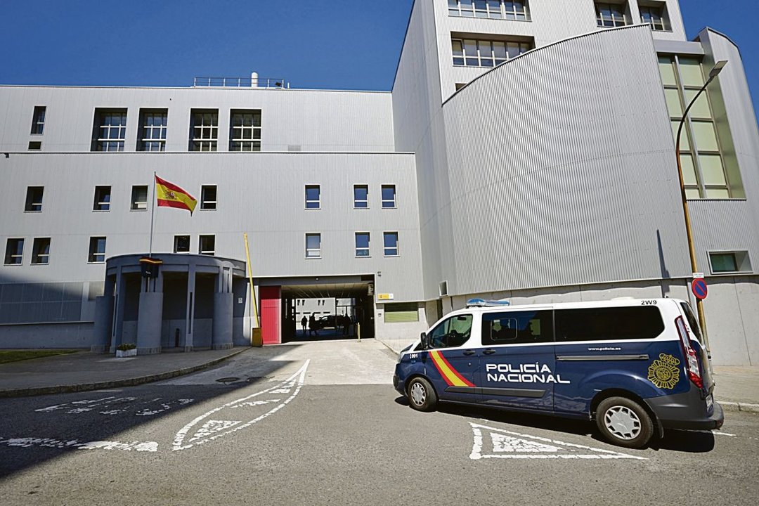 Cuartel de Lonzas, en A Coruña, lugar del que sustrajo el arma el policía nacional.