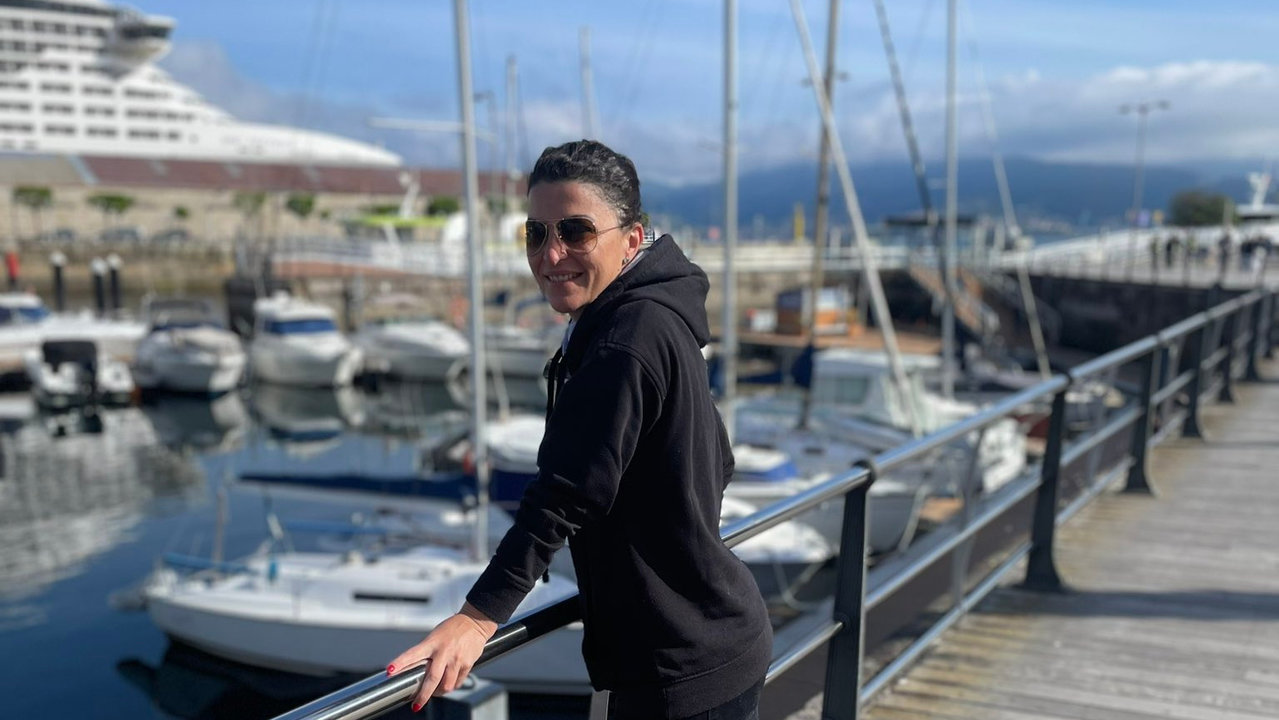 Macarena Olona, en el puerto deportivo de Vigo, este domingo. // @Macarena_Olona (Twitter)