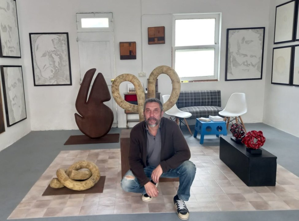 Xulio Lago cierra un ciclo creativo con la exposición de toda su colección personal con producción desde 2008 hasta la actualidad.