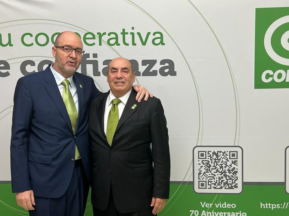 El hasta ahora presidente Manuel Muradás (derecha), junto a su sucesor Joaquín Giráldez (izquierda).