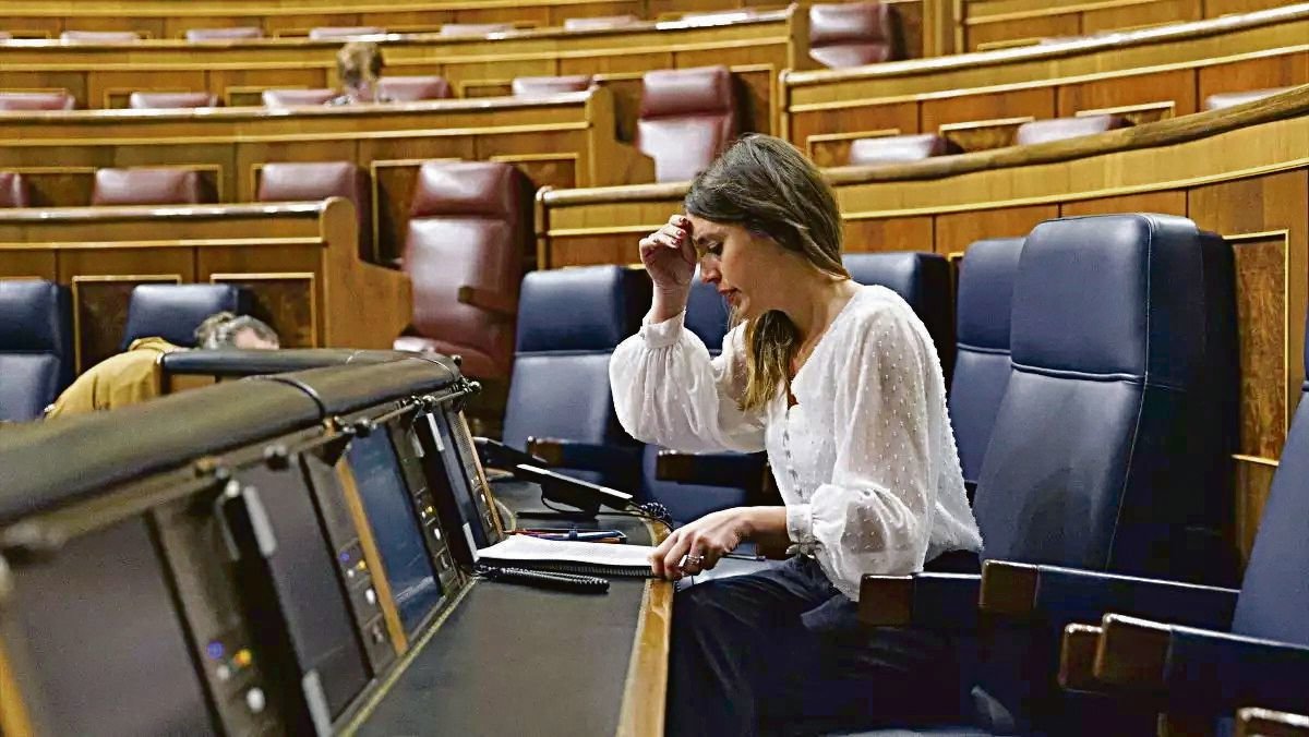 La ministra de Igualdad, Irene Montero (Podemos), en su escaño en el Congreso.