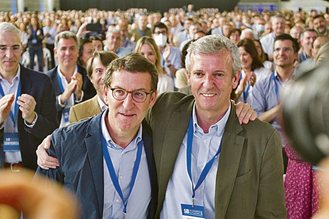 Alberto Núñez Feijóo y Alfonso Rueda, en el congreso de los populares gallegos de 2022.