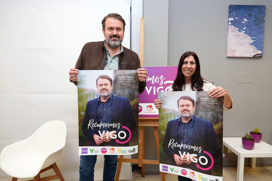 Presentación del cartel electoral, con Rubén Pérez y Meli Vázquez. // Vicente Alonso