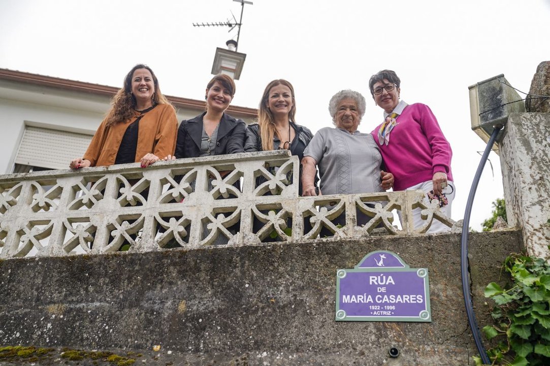 El año pasado, el Festival de Cans dedicó la calle efímera a María Casares, este año, a  Roberto Vidal Bolaño.