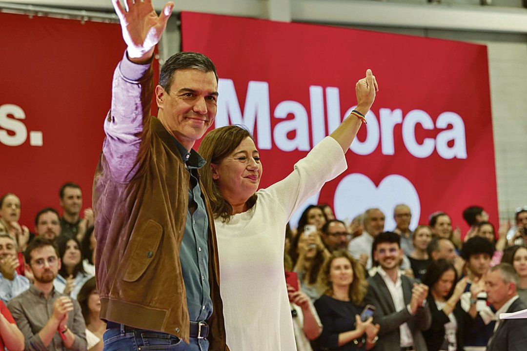 Pedro Sánchez y Francina Armengol en Palma de Mallorca.