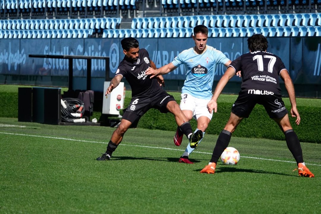Medrano vuelve con el filial tras ser convocado por el primer equipo en la jornada anterior.