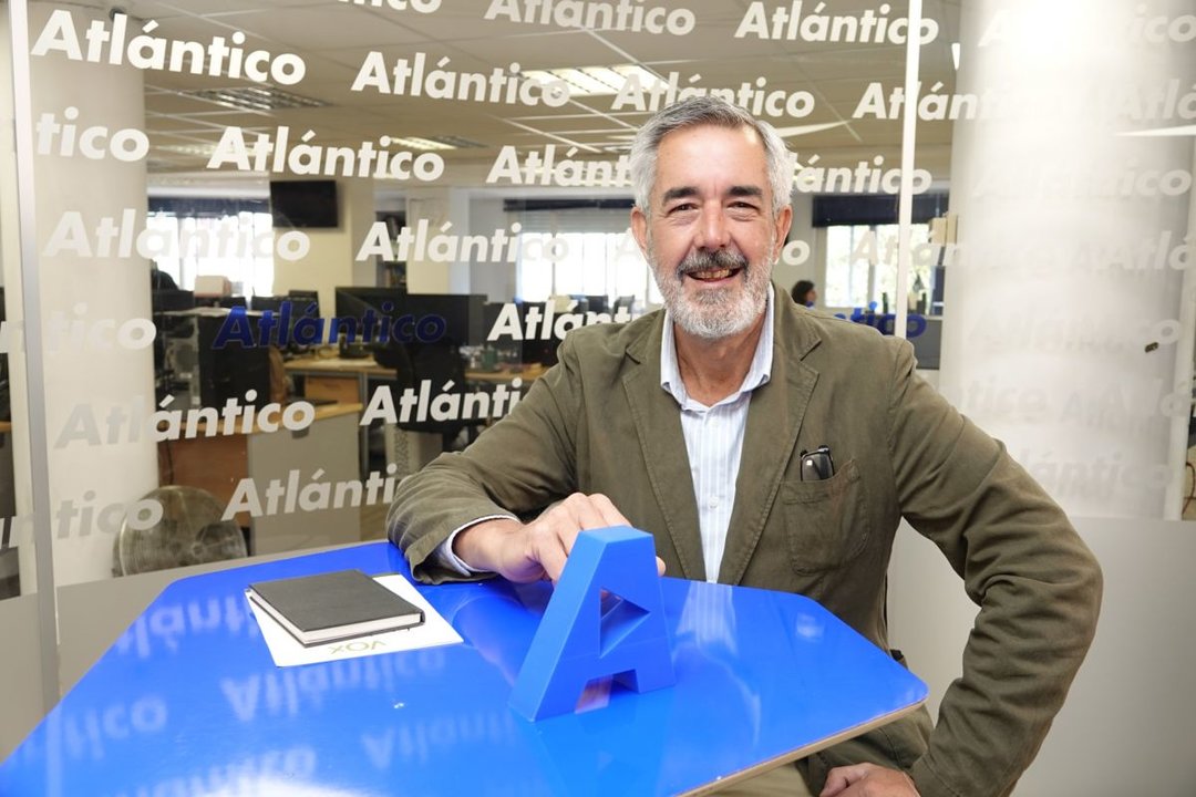 El candidato de Vox, Álvaro Díaz-Mella, durante su entrevista el set de TV.