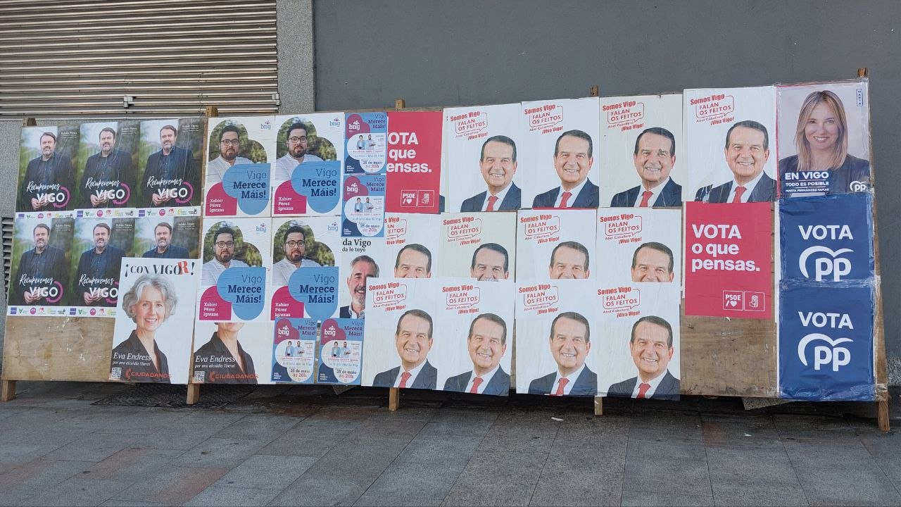 Carteles electorales de los diferentes candidatos que se presentan a la alcaldía de Vigo.