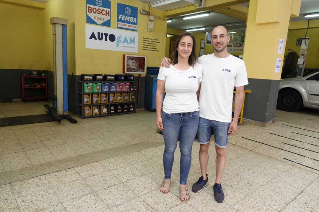 Agustina y Agustín, en las instalaciones de Autofan.