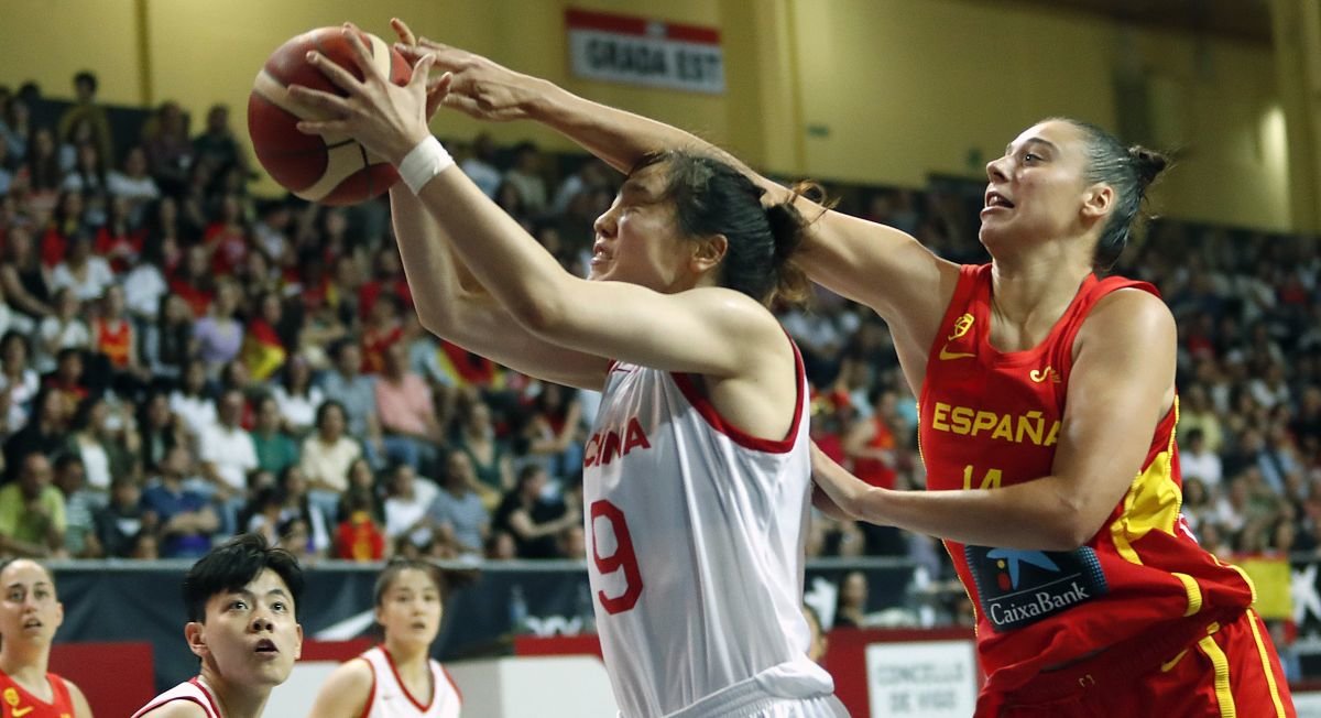 España se enfrentó a China en el polideportivo de As Travesas, con buen ambiente y un tanteador rotundo: 76-60.