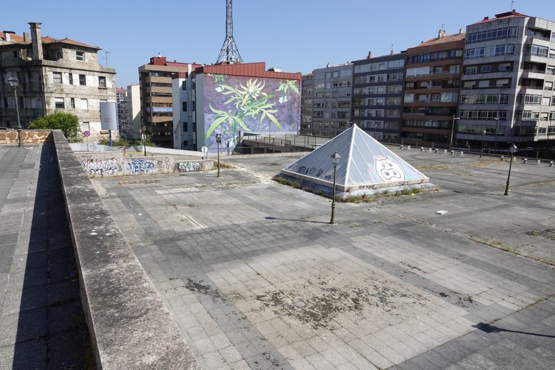 La cubierta del parking de calle Coruña a día de hoy, sin apenas uso ni dotaciones municipales.
