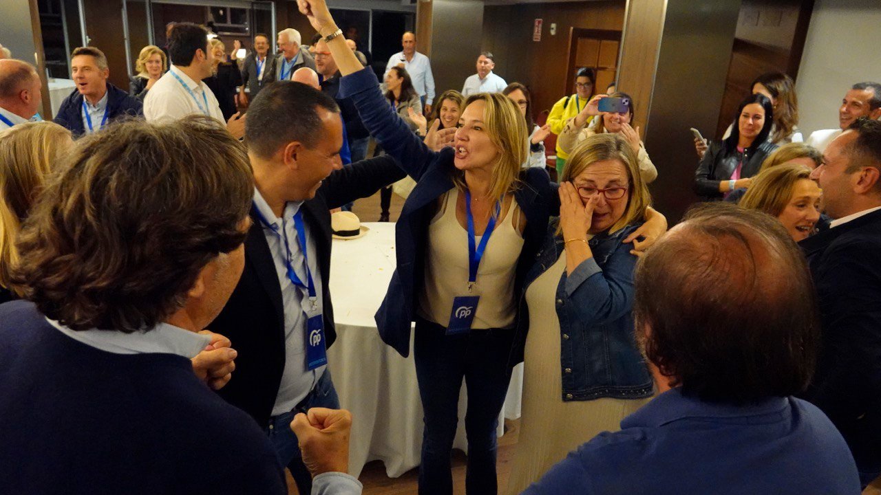 Marta Tapias celebra el resultado del PP en Vigo. // Vicente Alonso