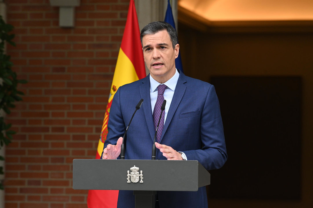 El presidente del Gobierno, Pedro Sánchez, durante la rueda de prensa celebrada este lunes en la Moncloa. // EFE