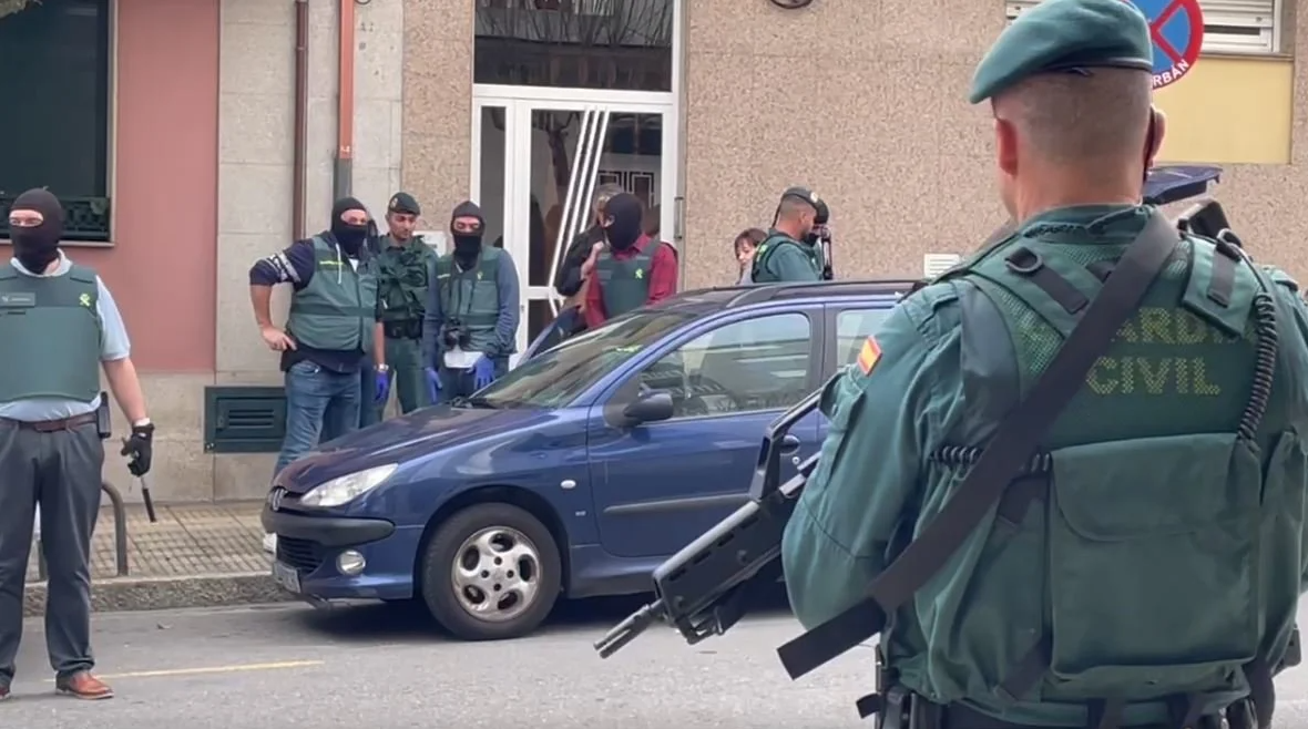 Imagen del despliegue policial en Ourense. // LR