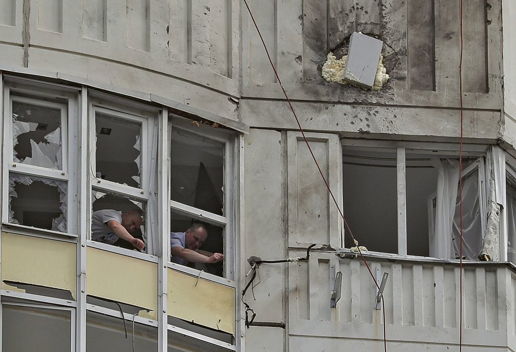 Edificio en Moscú dañado por el primer ataque masivo de drones llevado a cabo por Ucrania.