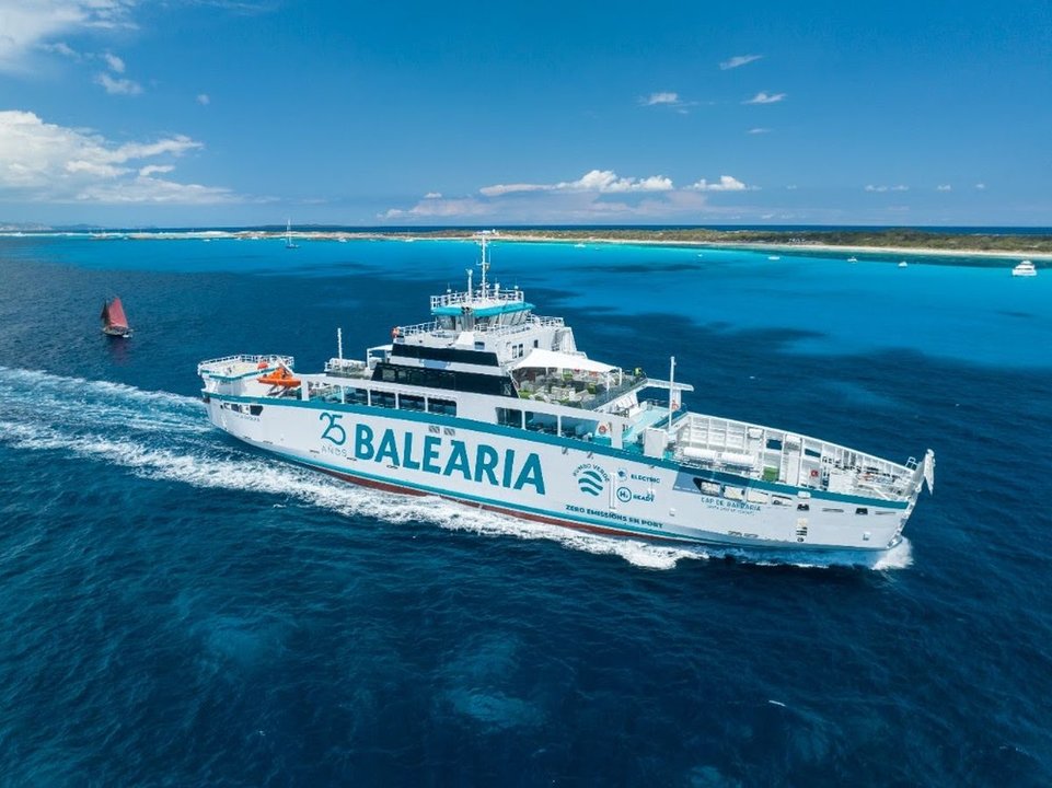 El buque, de 82 metros de eslora, cubre la ruta Ibiza-Formentera.