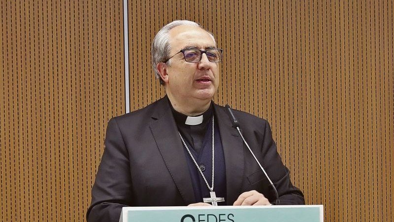 El secretario general del CEE, Mons. Francisco César García Magán, ayer en el evento de la Conferencia Episcopal.