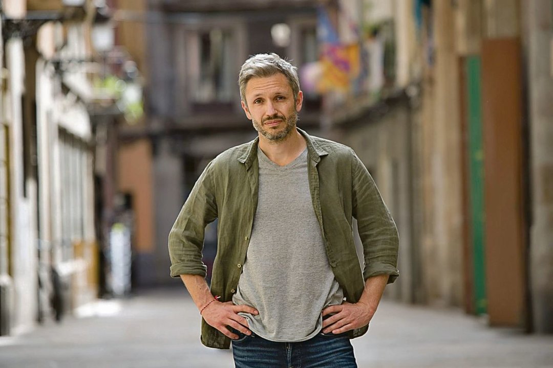 El antropólogo económico y autor de “Menos es más”, Jason Hickel, en Barcelona.