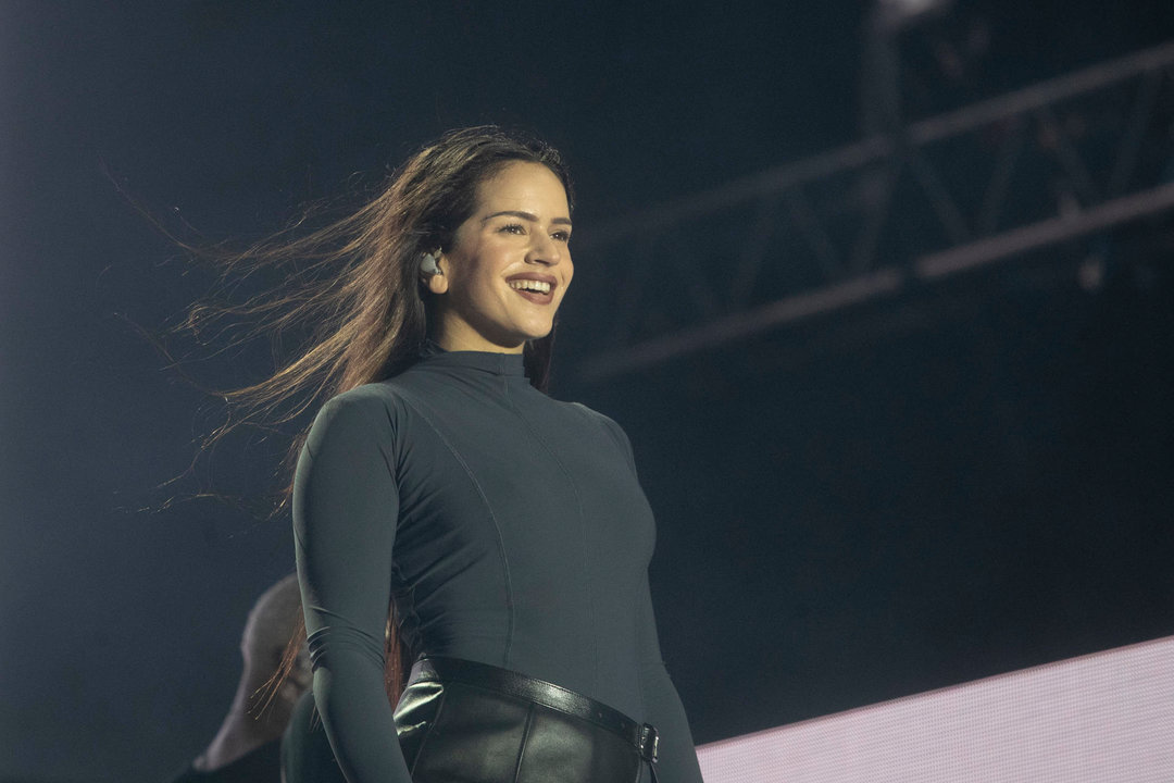 La cantante española Rosalía se presenta durante el festival de música Primavera Sound en Barcelona. // EFE