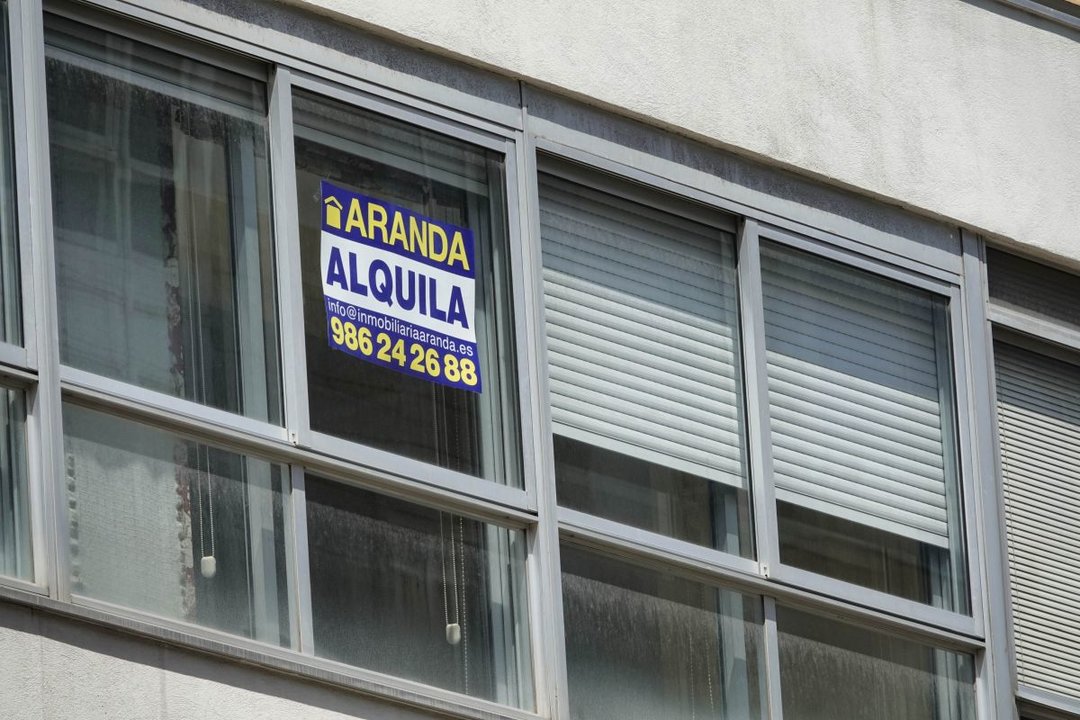 Un edificio en alquiler en el centro de Vigo, donde la oferta resulta cada vez más escasa.